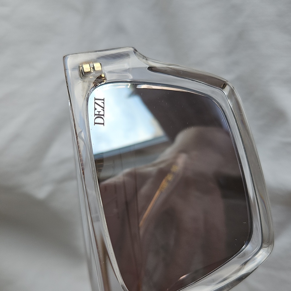 Nwot Dezi Clear Rectangular Sunglasses - image 3